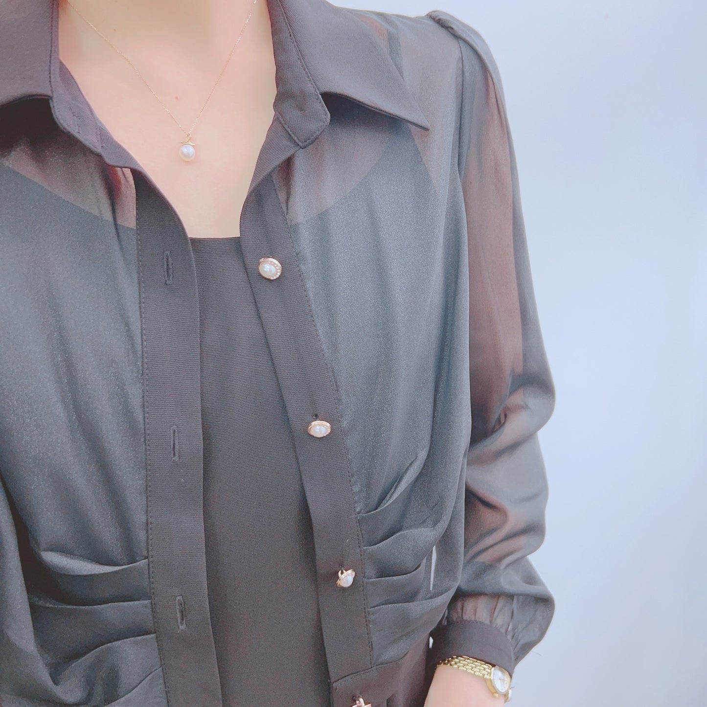 Dame elegant blusejakke med gennemsigtige ærmer og trendy knapdetaljer Stilla