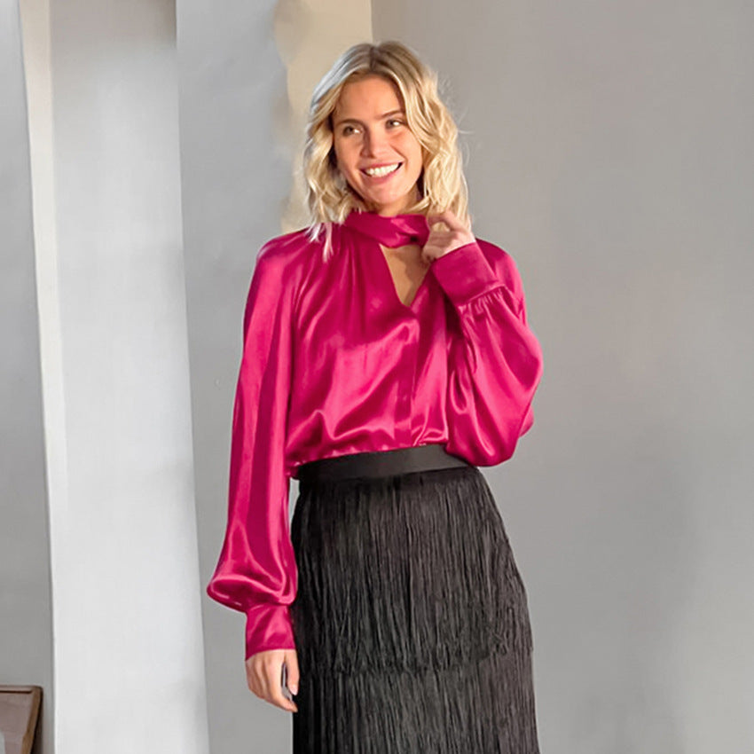 Dame elegant bluse med voluminøse ærmer og dyb v-hals Stilla