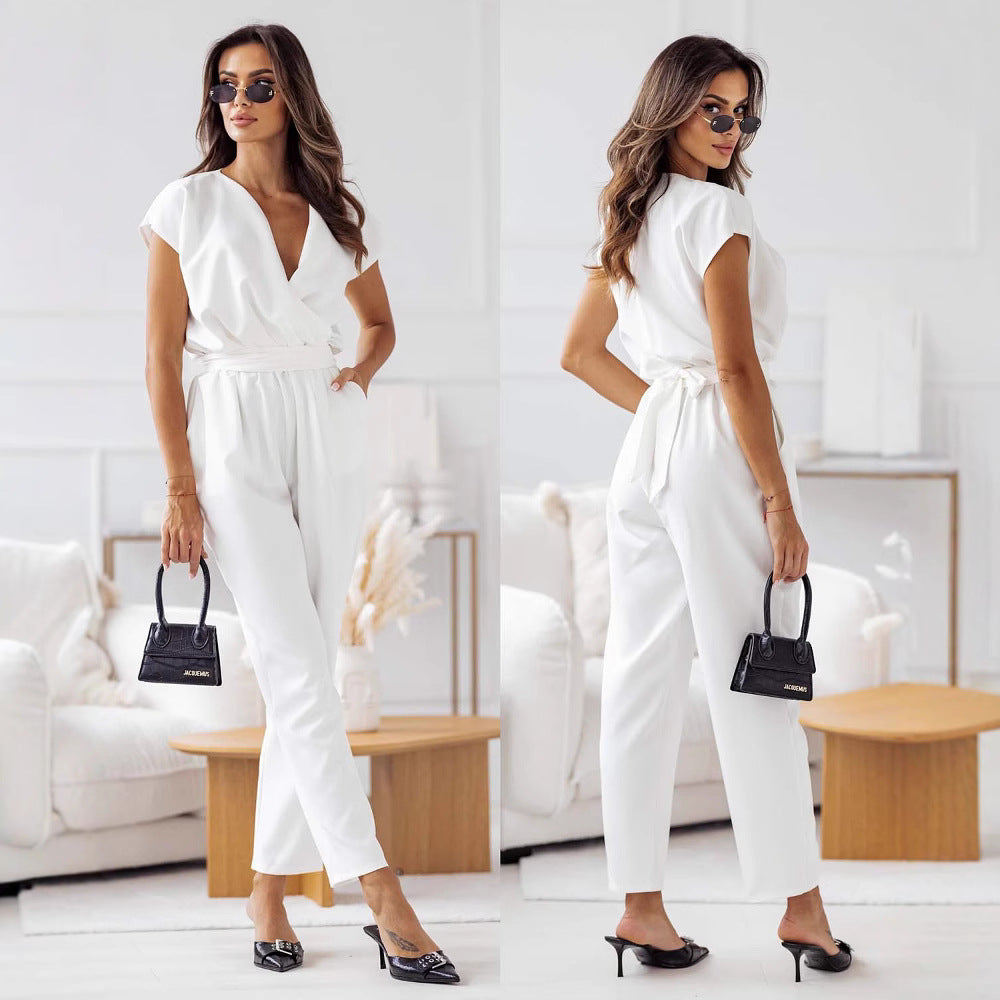 Dame jumpsuit med elegant indpakningsdesign og flydende snit Stilla