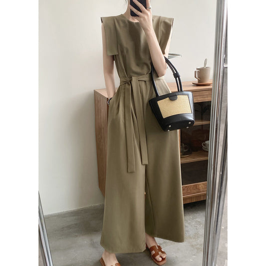 Dame jumpsuit med strukturerede skuldre og sidelommer Stilla