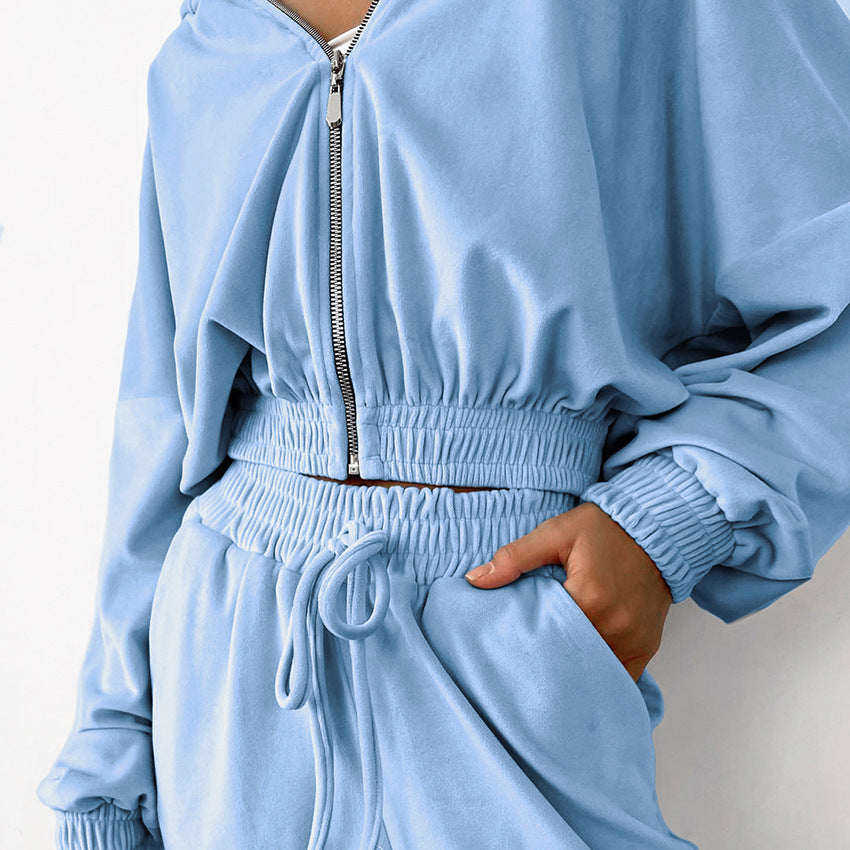 Dame loungewear-sæt i blød velour med praktisk lynlås og elastisk talje Stilla
