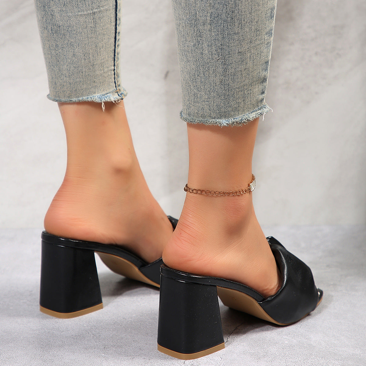 Dame Åbne Mules med elegant rynkning design og stabil blokhæl design Stilla