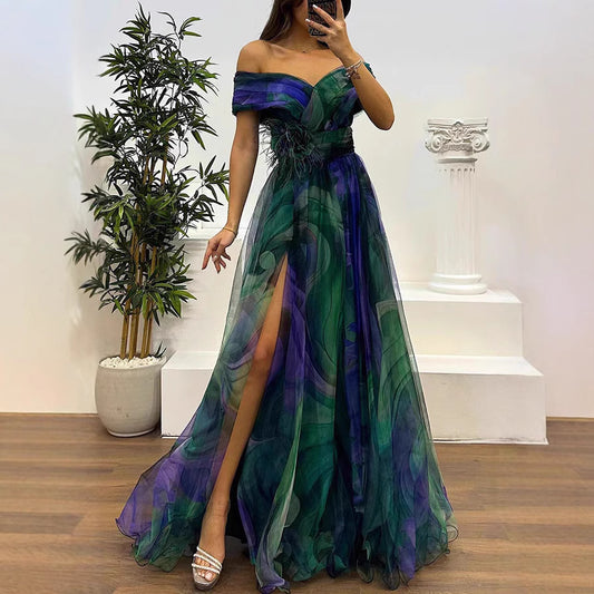 Dame Elegant aftenkjole med off-shoulder udskæring og asymmetrisk kant Stilla