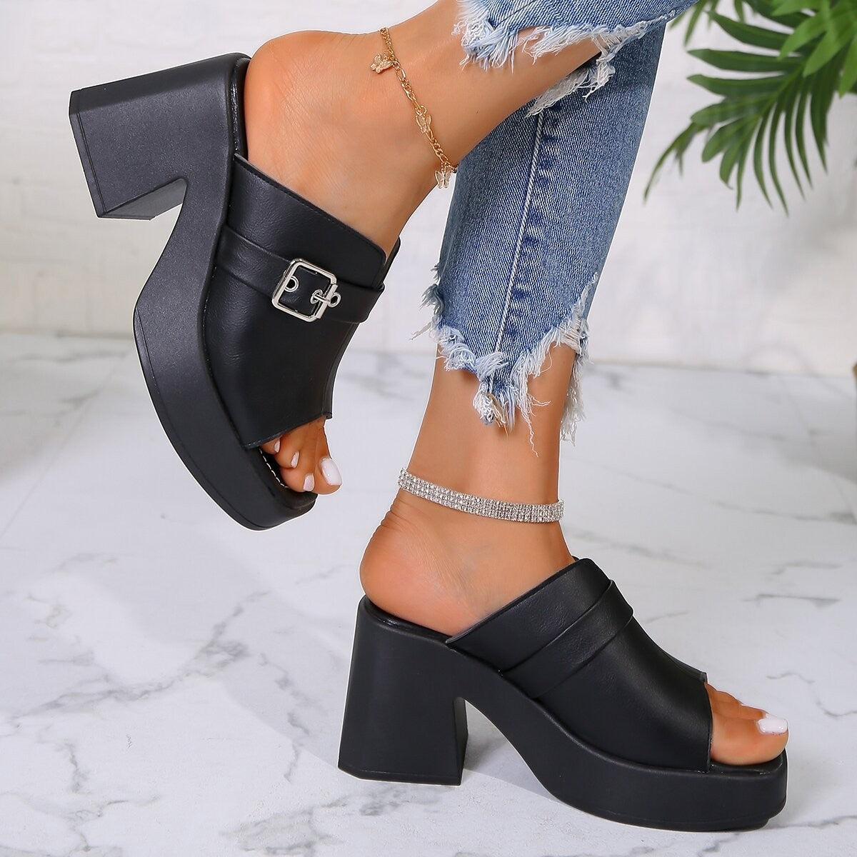 Dame Åben Højhælede Sandaler med moderne Spændeaccent Stilla