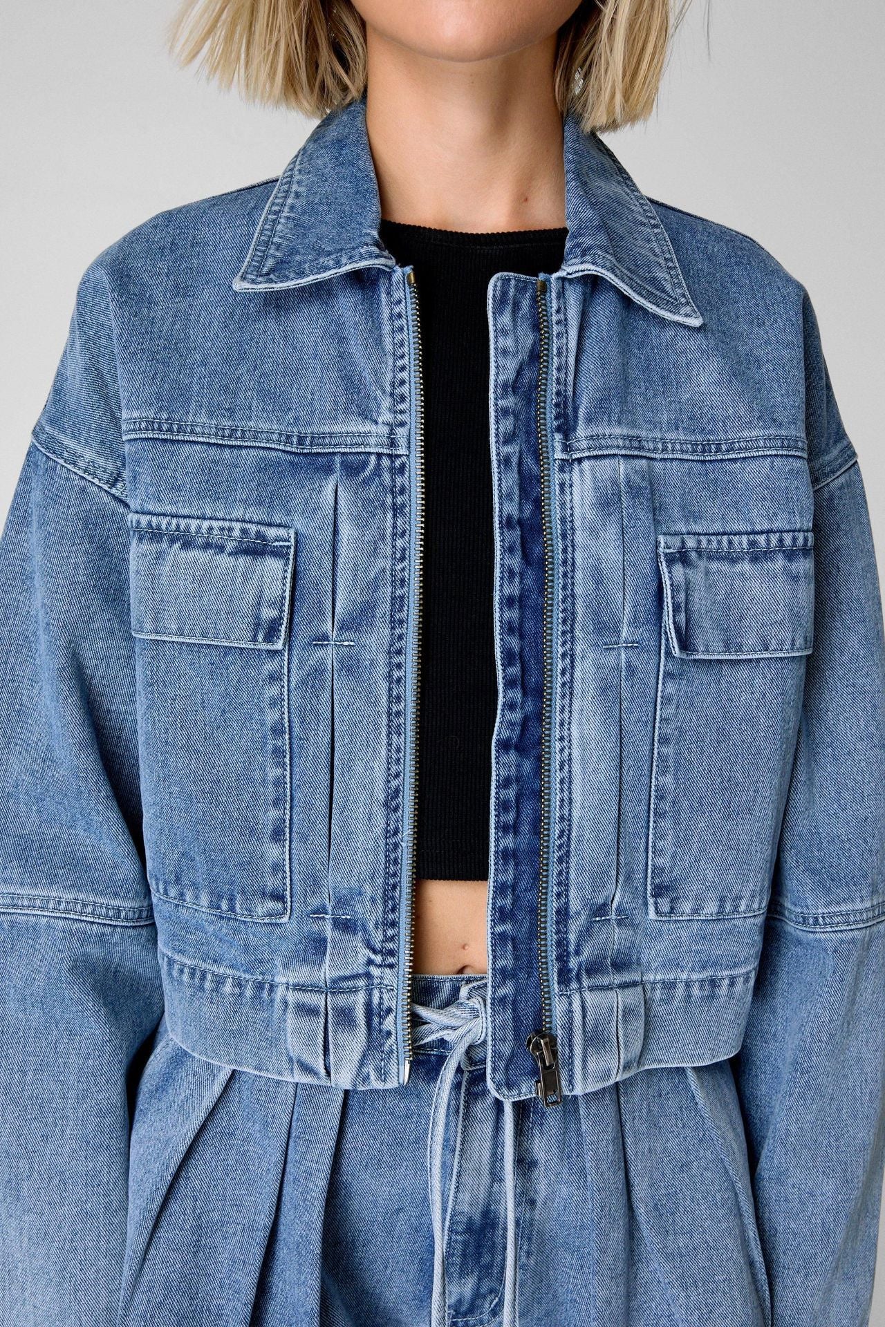 Dame Denim Shorts med komfortabelt gummibånd og moderigtige folder Stilla