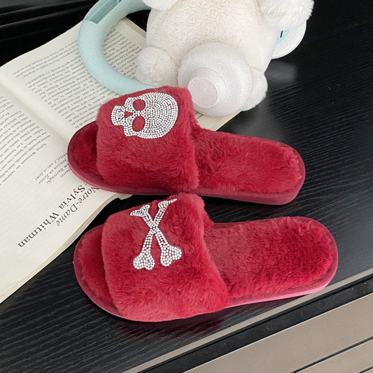 Dame hjemmesko med trendy dødningehoved-design og blød plush-polstring Stilla