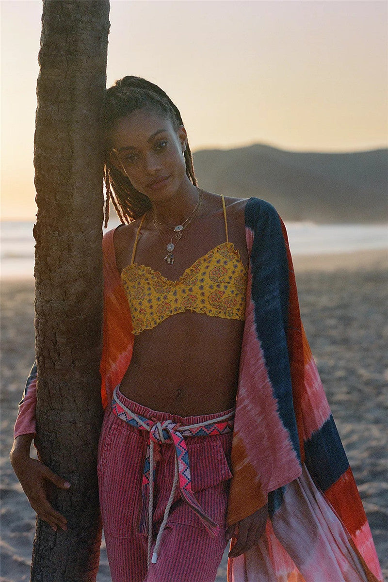 Dame afslappet strandkimono med kunstnerisk batikdesign Stilla