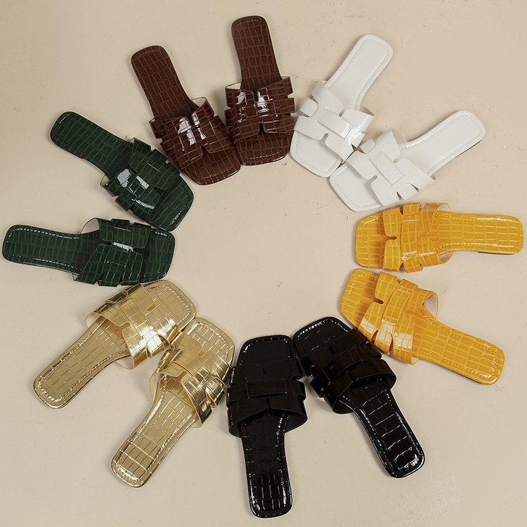 Dame åbne mules med moderne rem-design og komfortabelt fodbedd Stilla