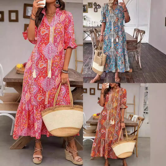 Dame afslappet maxikjole med farverigt paisleymønster og flæsedetaljer Stilla