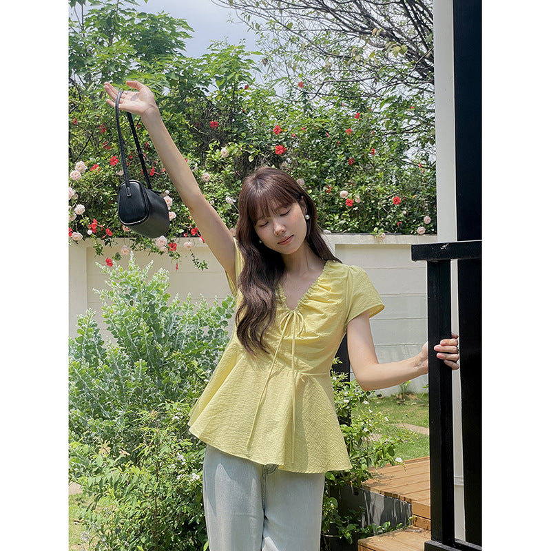 Dame elastisk blusestop med flæsedetalje og dekorativt bånd Stilla