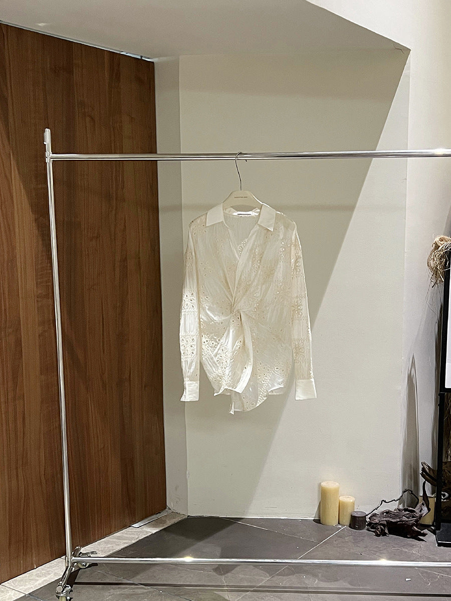 Dame elegant bluse med kunstnerisk broderedesign og tætsiddende snit Stilla