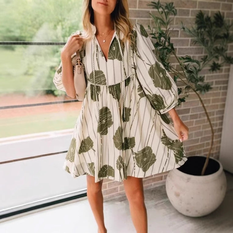 Dame afslappet blusekjole med blomstermønster og udskåret snit Stilla