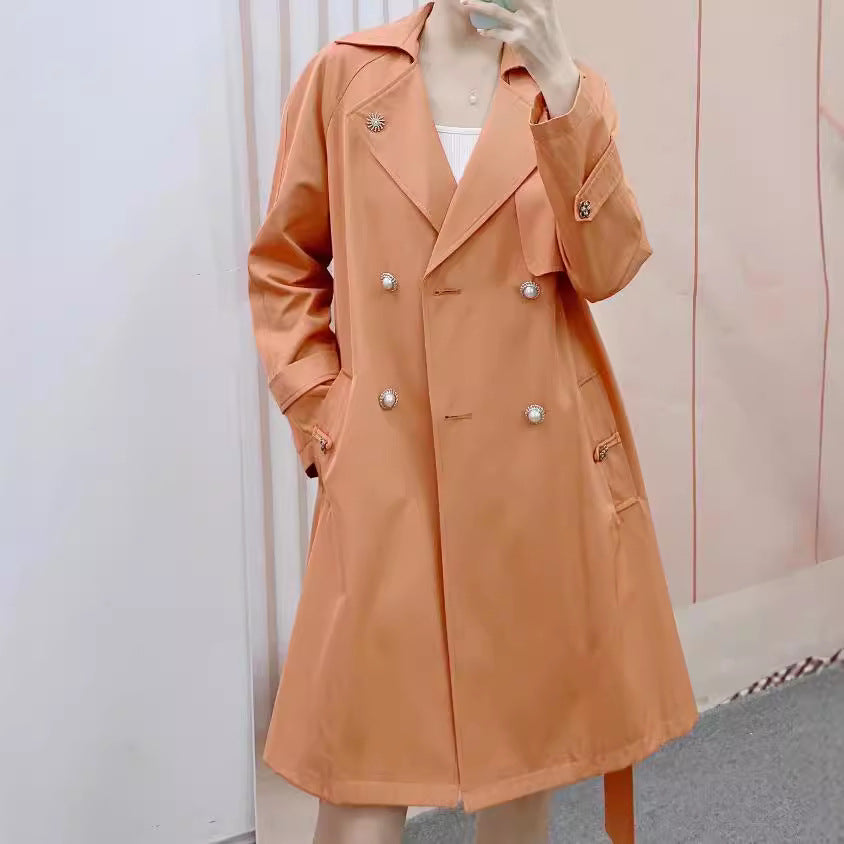 Dame dobbeltspændt trenchcoat med stilfulde knapdetaljer og praktiske lommer Stilla