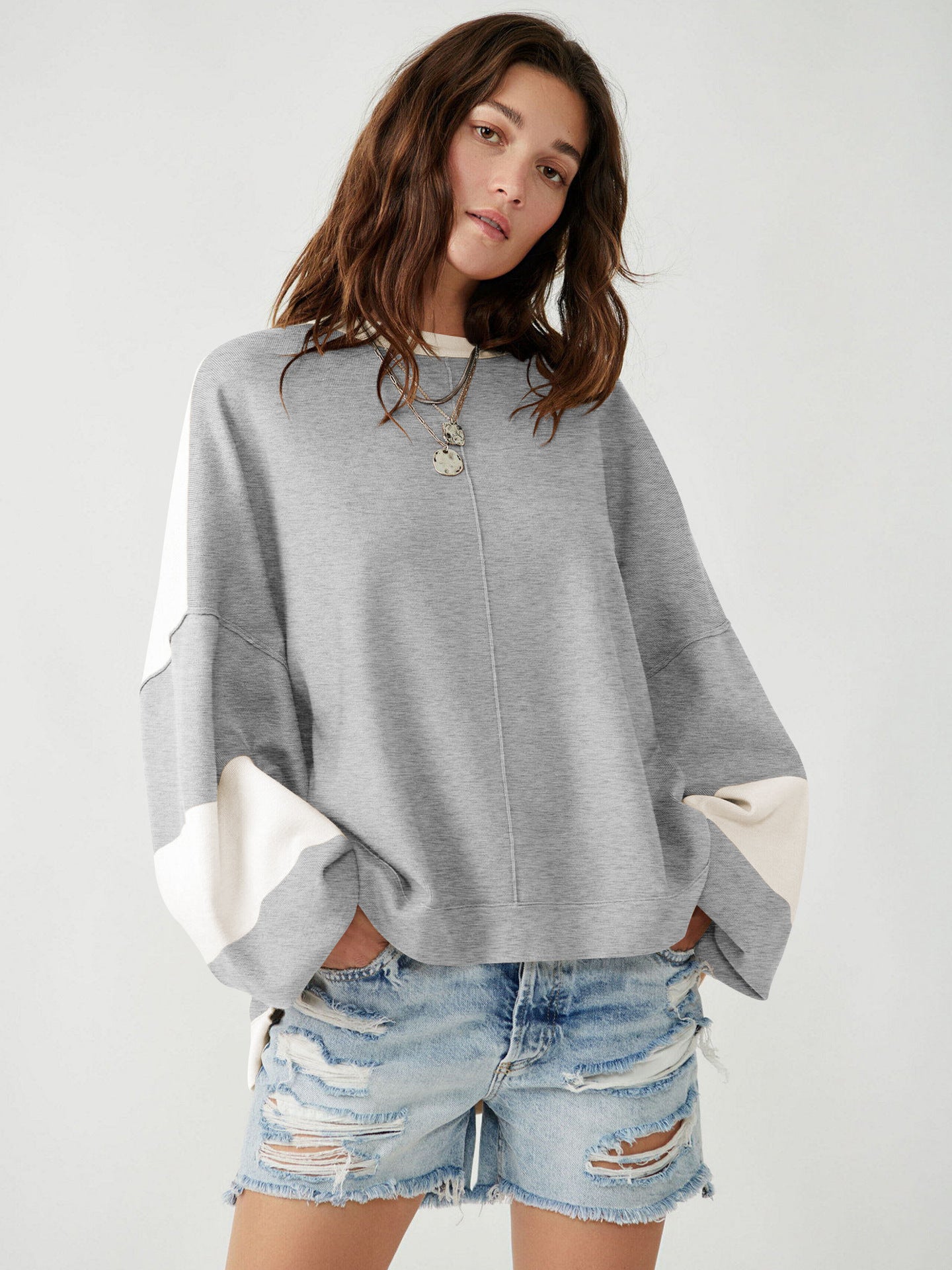 Dame afslappet oversized sweater med moderigtigt farveblokdesign og blødt stof Stilla