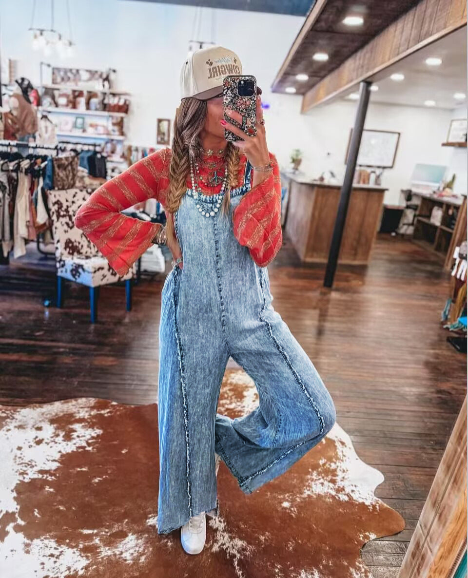 Dame afslappet denim jumpsuit med vidde ben og skulderstropper Stilla