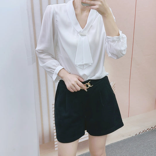 Dame Elegant Bluse med dekorative folder og perlebesat krave Stilla