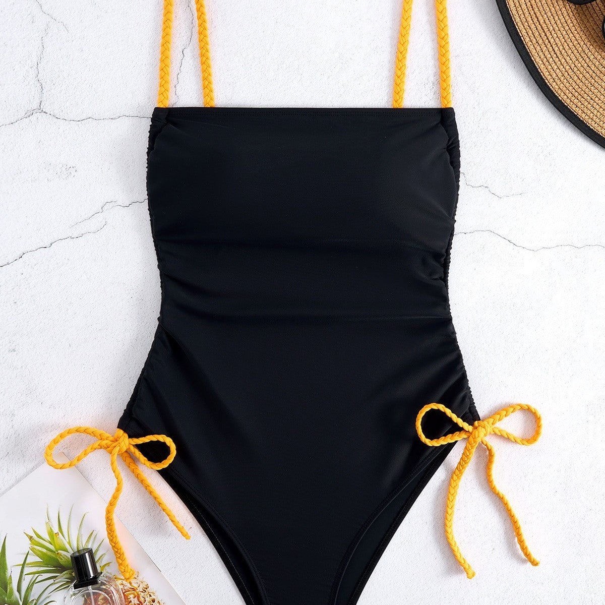 Dame Elegant badebdragt med justerbare stropper og sidelæggede flæse detaljer Stilla