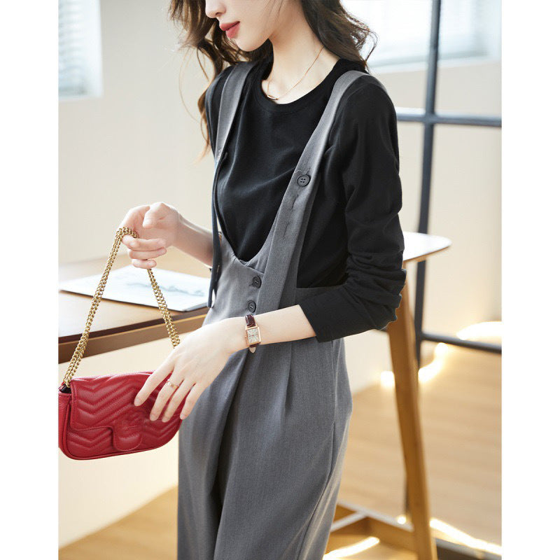 Dame dungaree med elegante knapdetaljer og feminin silhuet Stilla