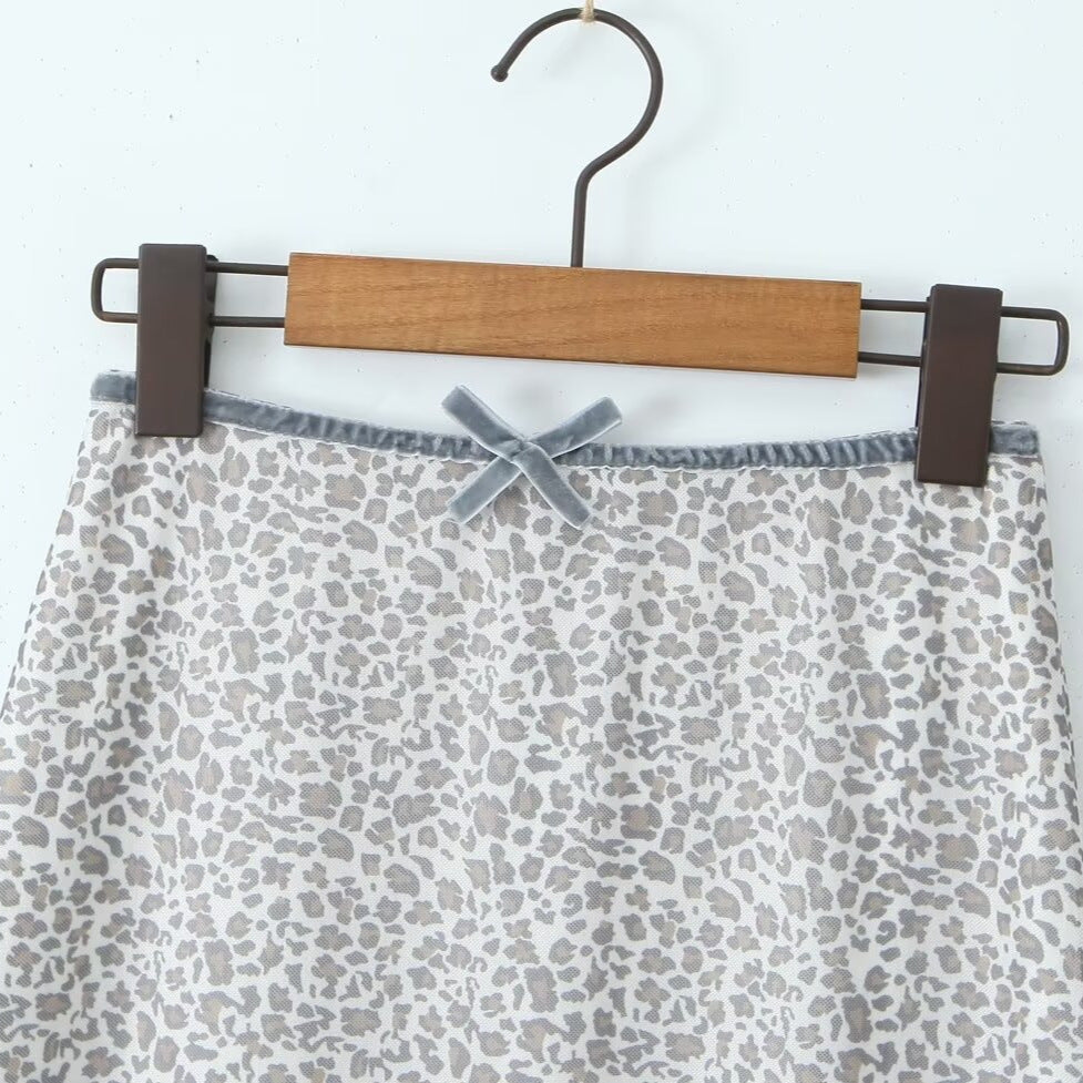 Dame A-linje nederdel i afslappet leopardmønster med sløjfedetalje Stilla