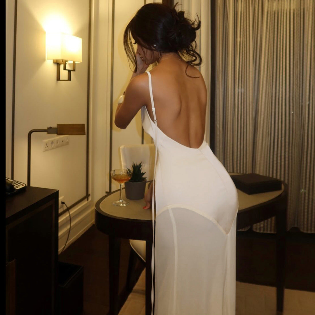 Dame Elegant aftenkjole med gennemsigtige indlæg og raffineret snit Stilla