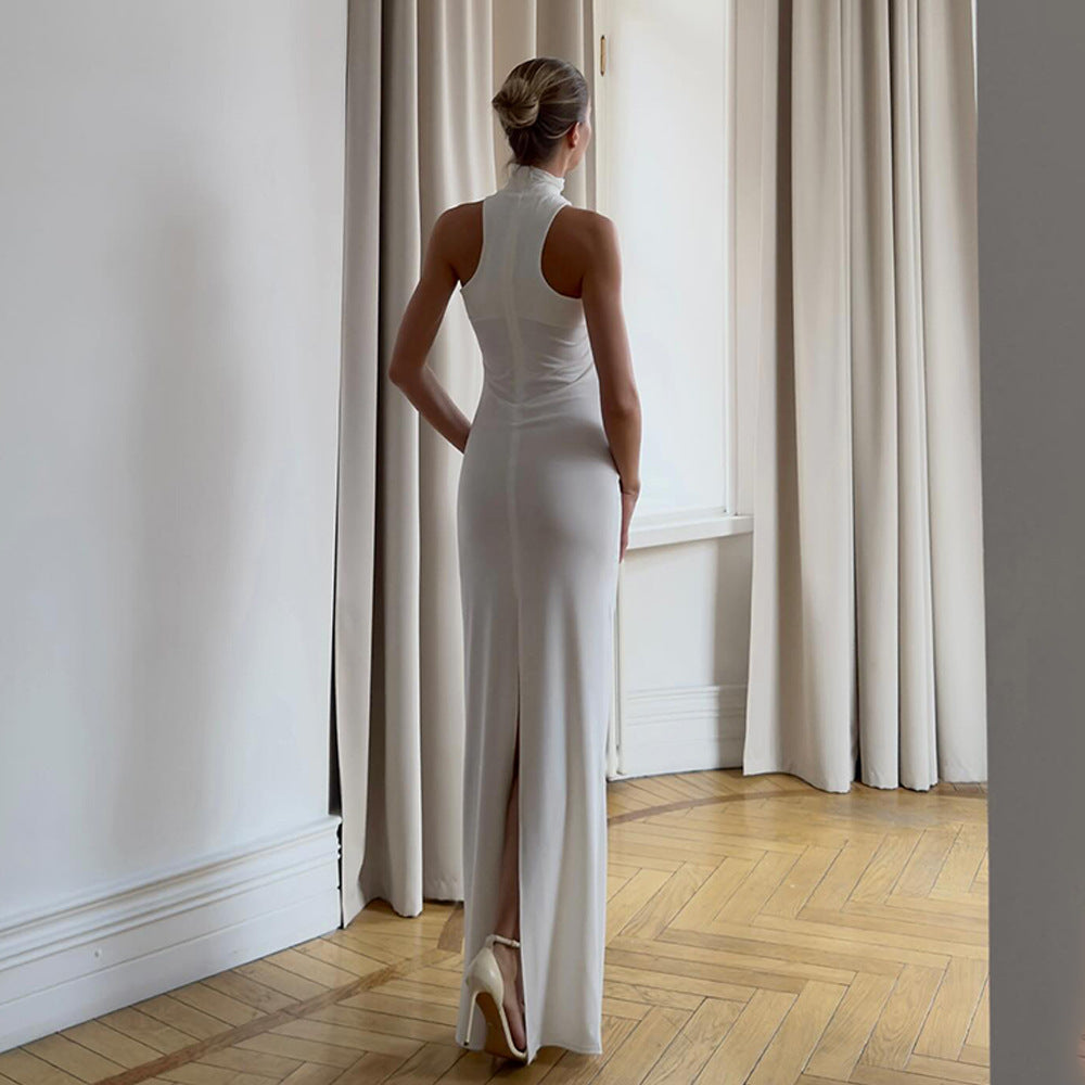 Dame Elegant aftenkjole med asymmetrisk halterdesign og tætsiddende snit Stilla