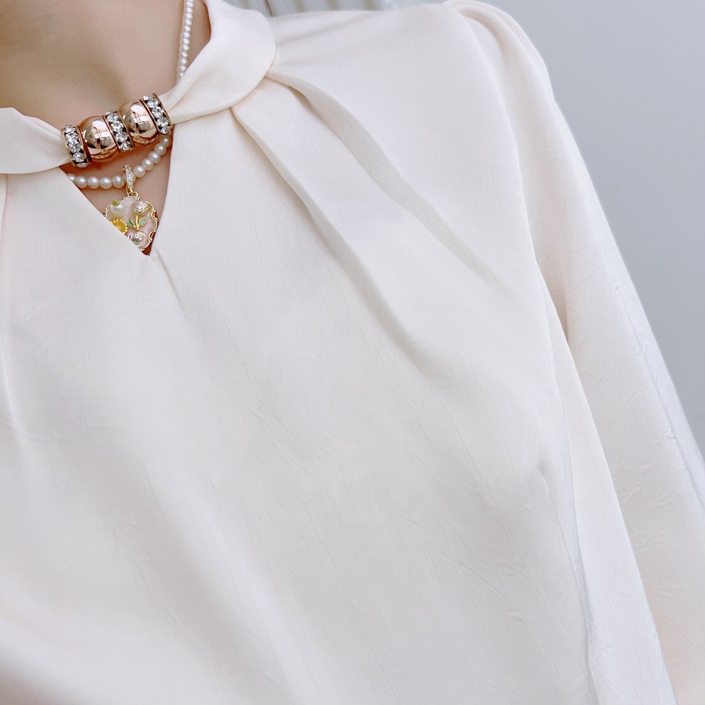Dame Elegant Bluse med Volant og flot Turtle Neck Stilla