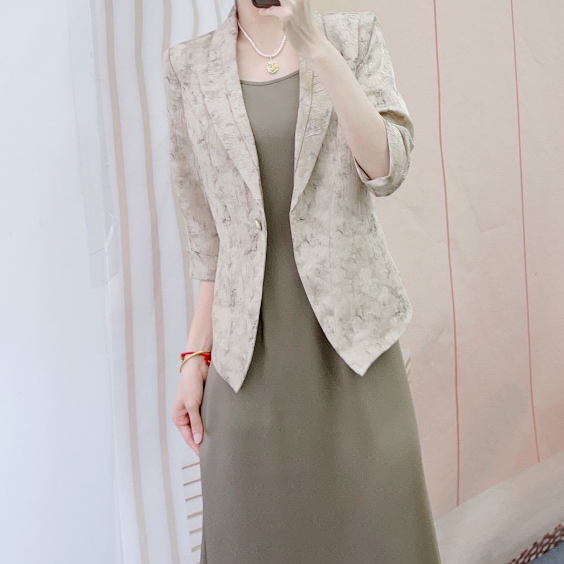 Dame midi-kjole med elegant snit og smagfuld blazer Stilla