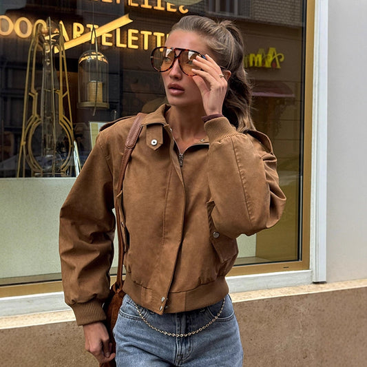 Dame afslappet kort jakke med voluminøse ærmer og lynlås Stilla