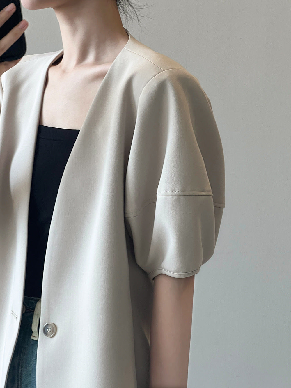 Dame afslappet kort jakke med elegant snit og praktiske detaljer Stilla