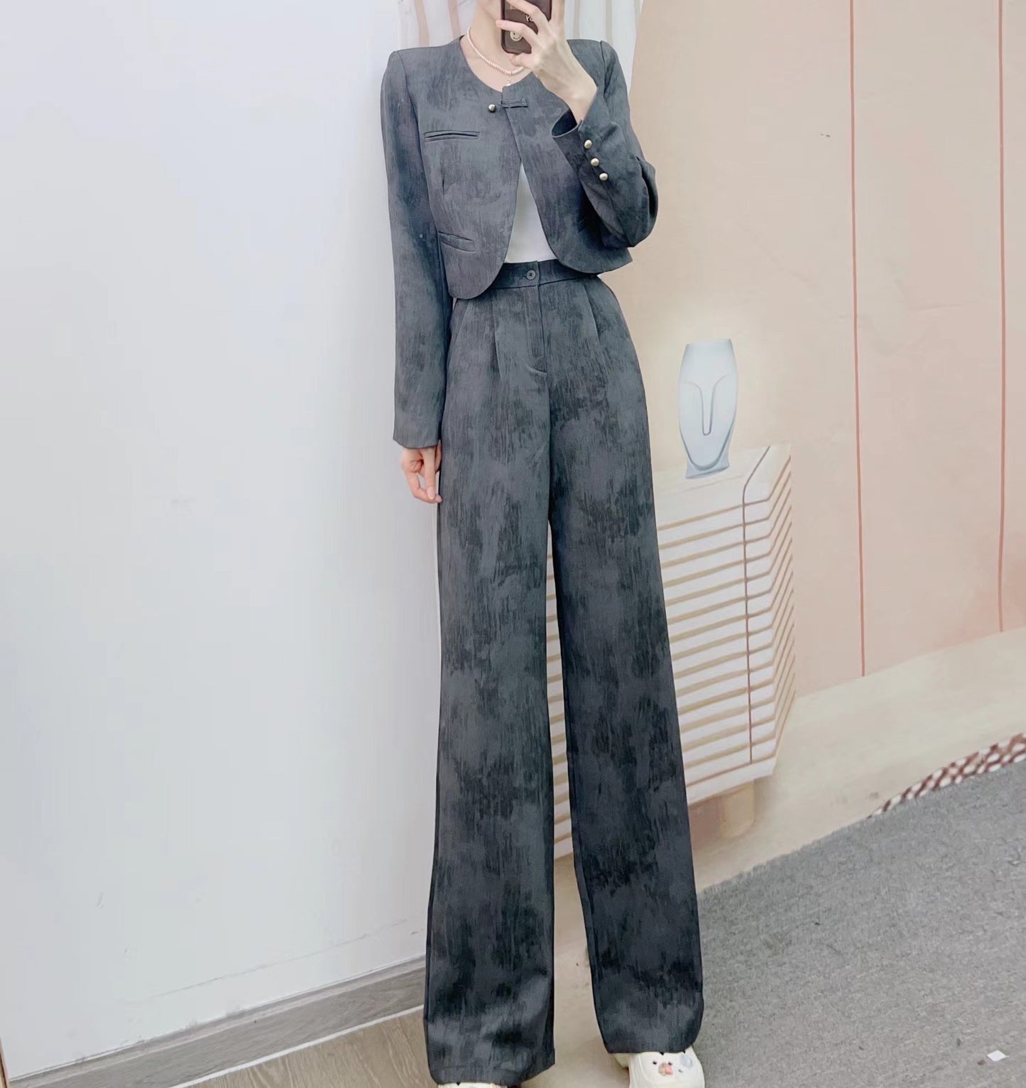 Dame Elegant Blazer-Bukser-Sæt med feminine detaljer og moderne look Stilla