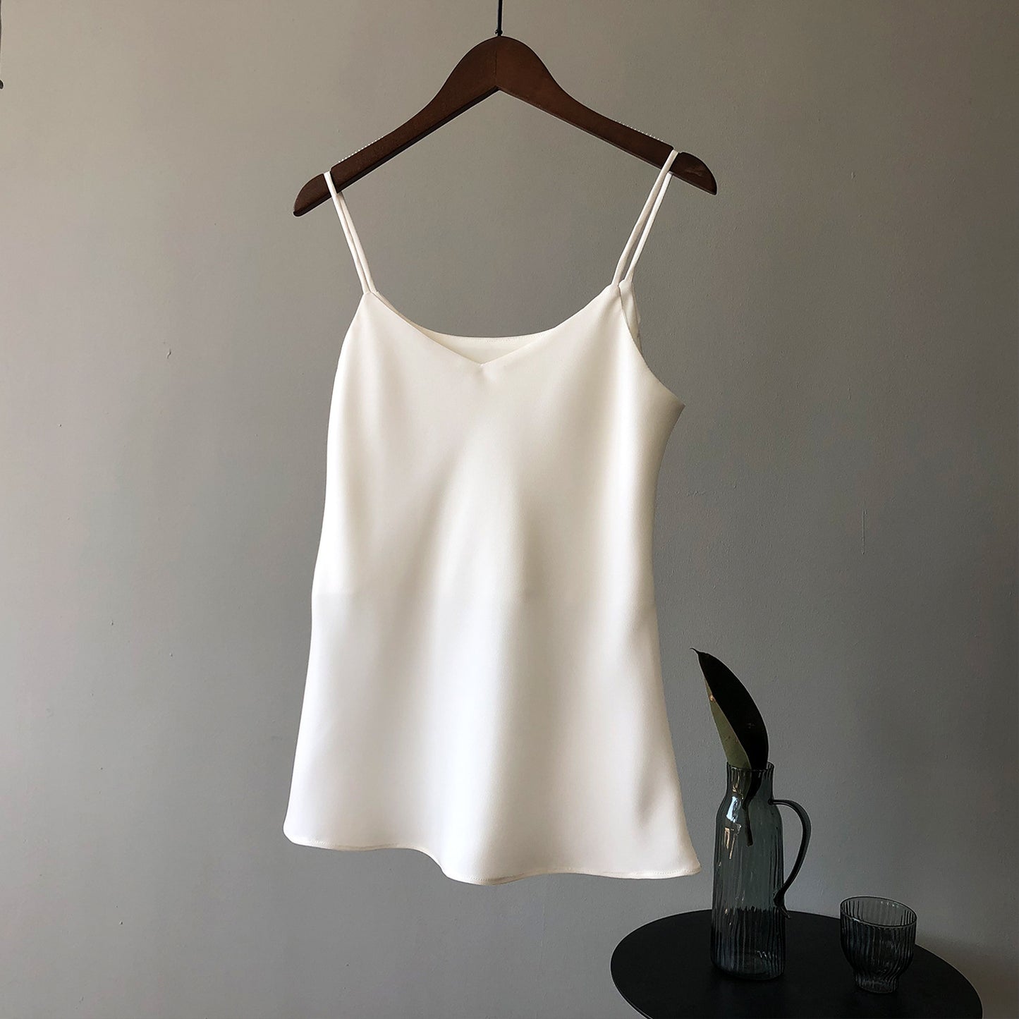 Dame elegant camisole-top med fint satinmateriale og justerbare spaghetti-stropper Stilla