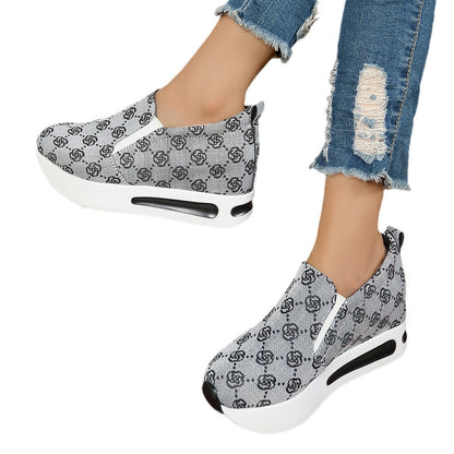 Dame komfortable slip-on sneakers med sporty design og åndbart overmateriale Stilla