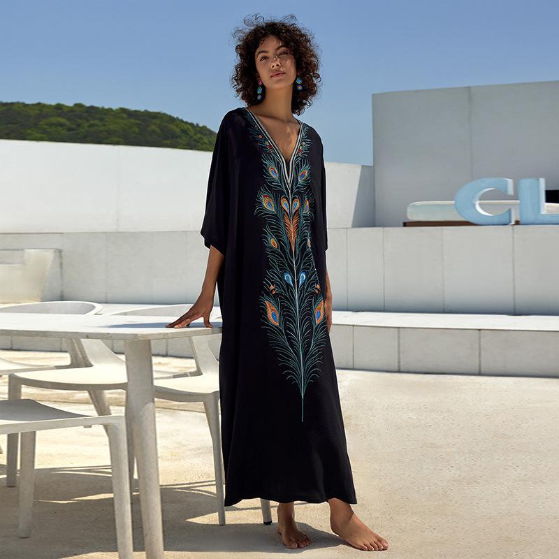 Dame elegant kaftan kjole med kunstnerisk påfuglemotiv Stilla