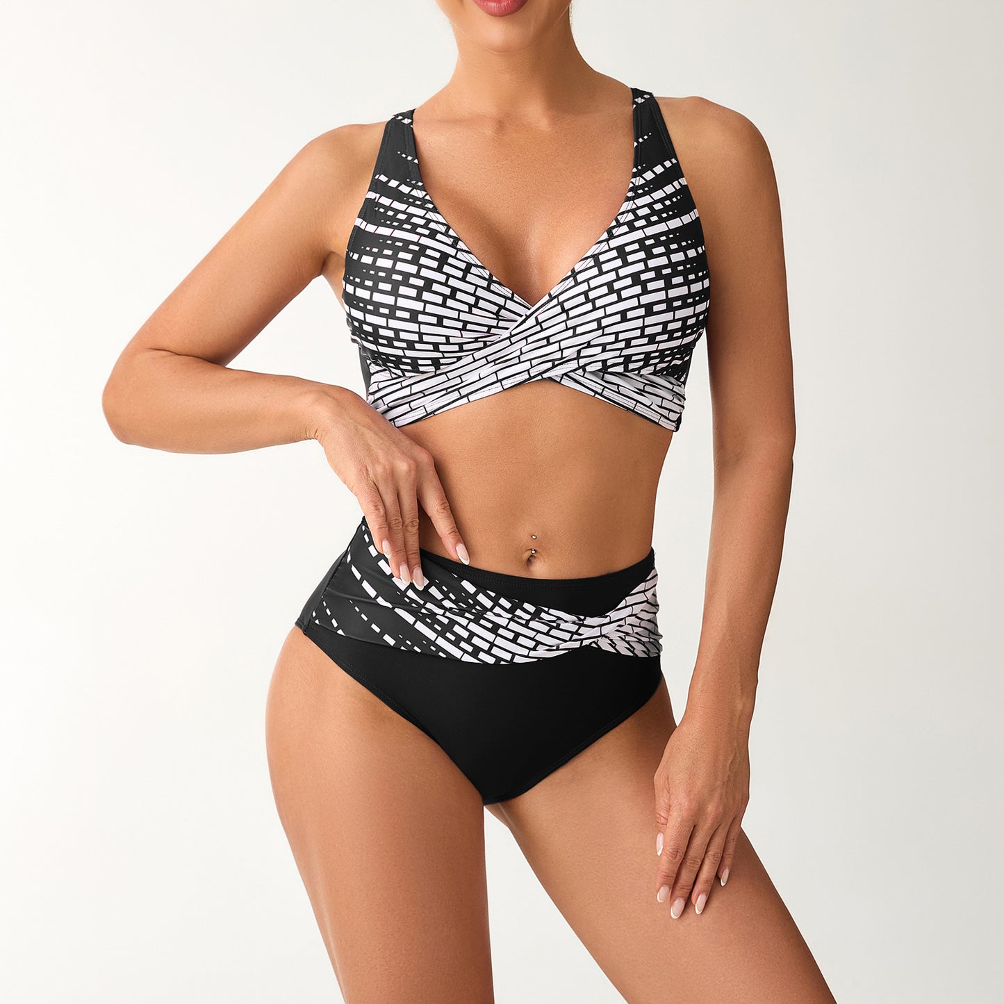 Dame bikini-sæt med moderigtigt indpakningsdesign og høj talje Stilla