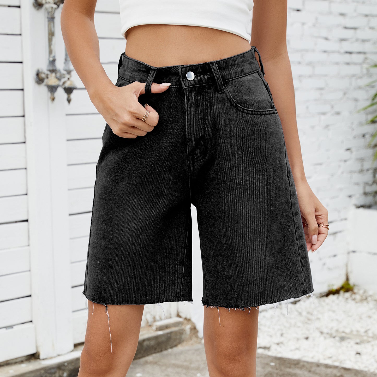 Dame denim shorts i moderne snit med frynset kant Stilla