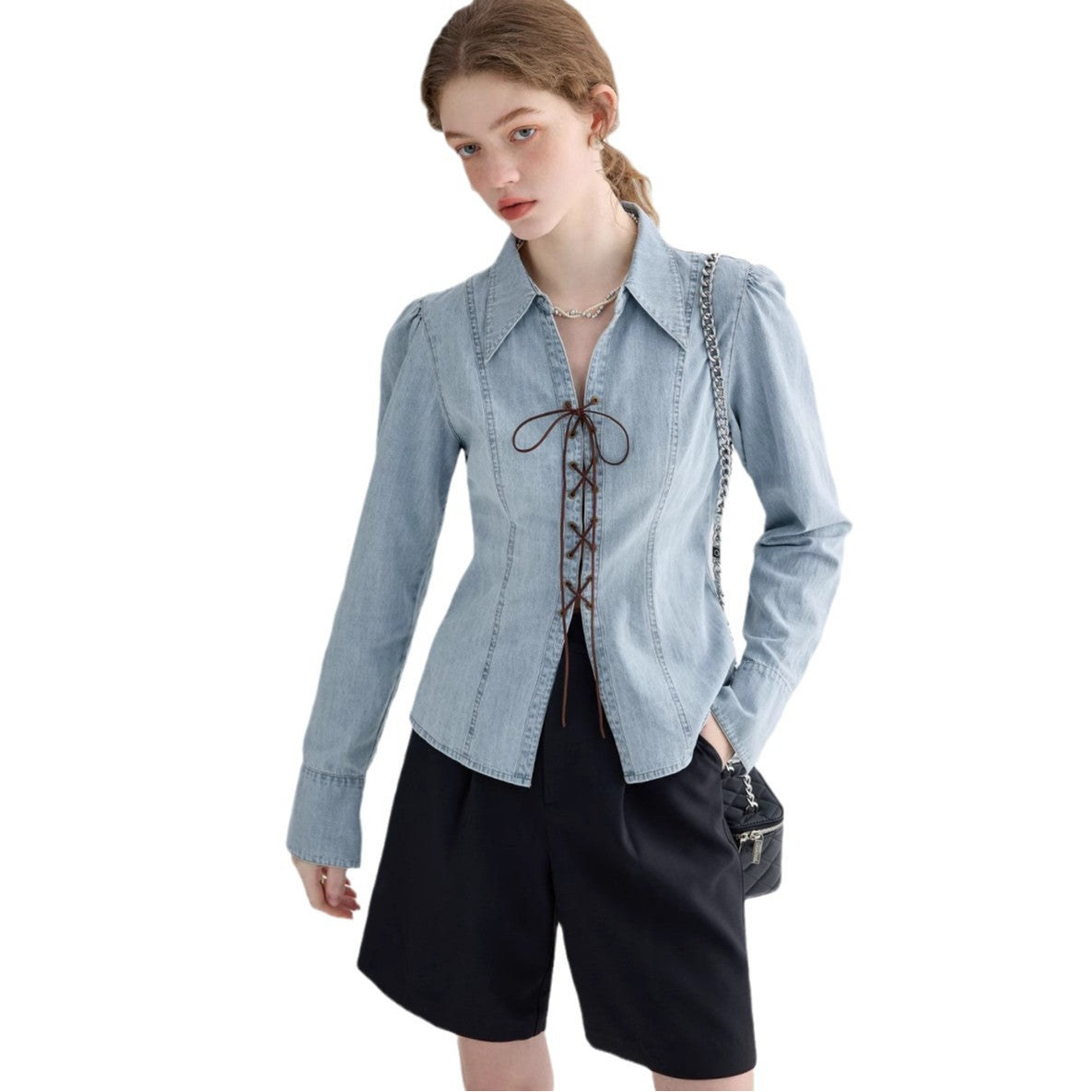 Dame Denim-bluse med historisk snørredetalje og afslappet pasform Stilla