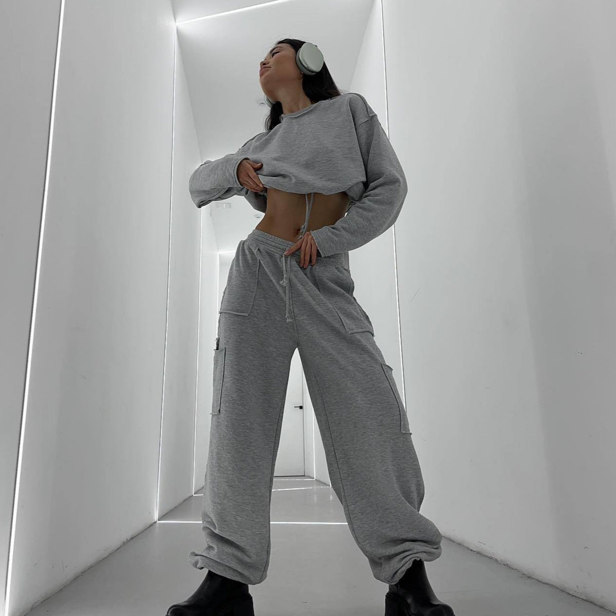 Dame afslappet og moderigtig cropped sweatshirt med snørrelse Stilla