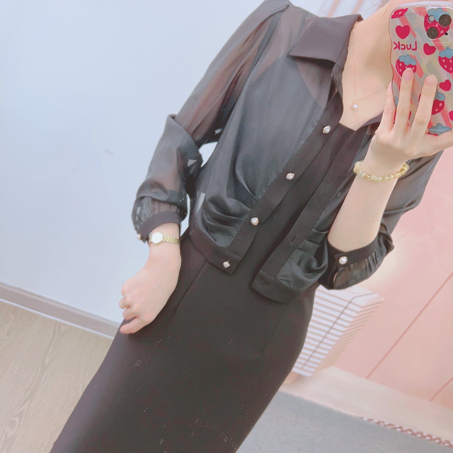 Dame elegant blusejakke med gennemsigtige ærmer og trendy knapdetaljer Stilla