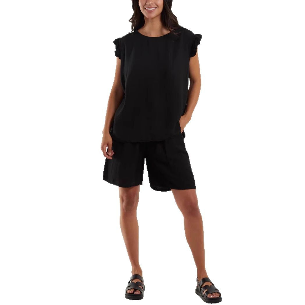 Dame afslappet kortærmet sæt med flæsedetaljer og praktiske lommer Stilla