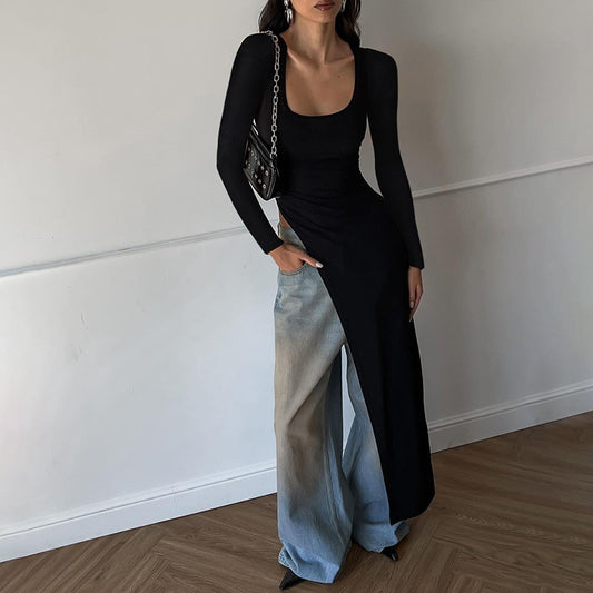 Dame Elegant langærmet kjole med legende asymmetrisk design og figurnær silhuet Stilla