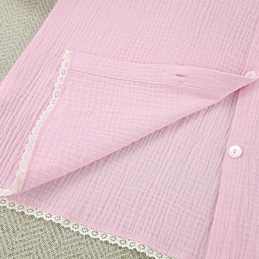 Dame afslappet natbluse med voluminøse ærmer og elegante spidsdetaljer Stilla