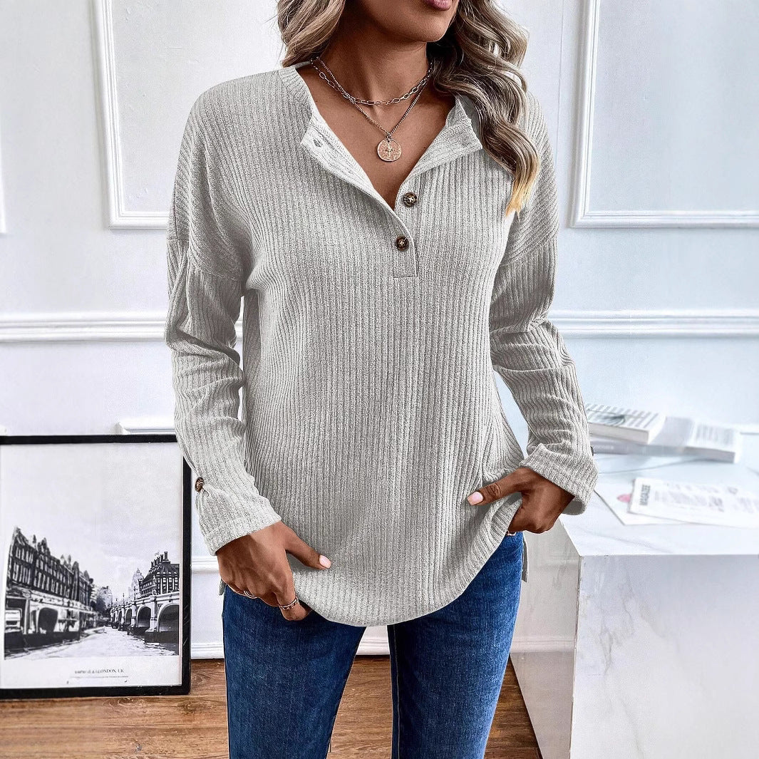 Dame afslappet langærmet skjorte med dekorative knapdetaljer og moderne ribdesign Stilla