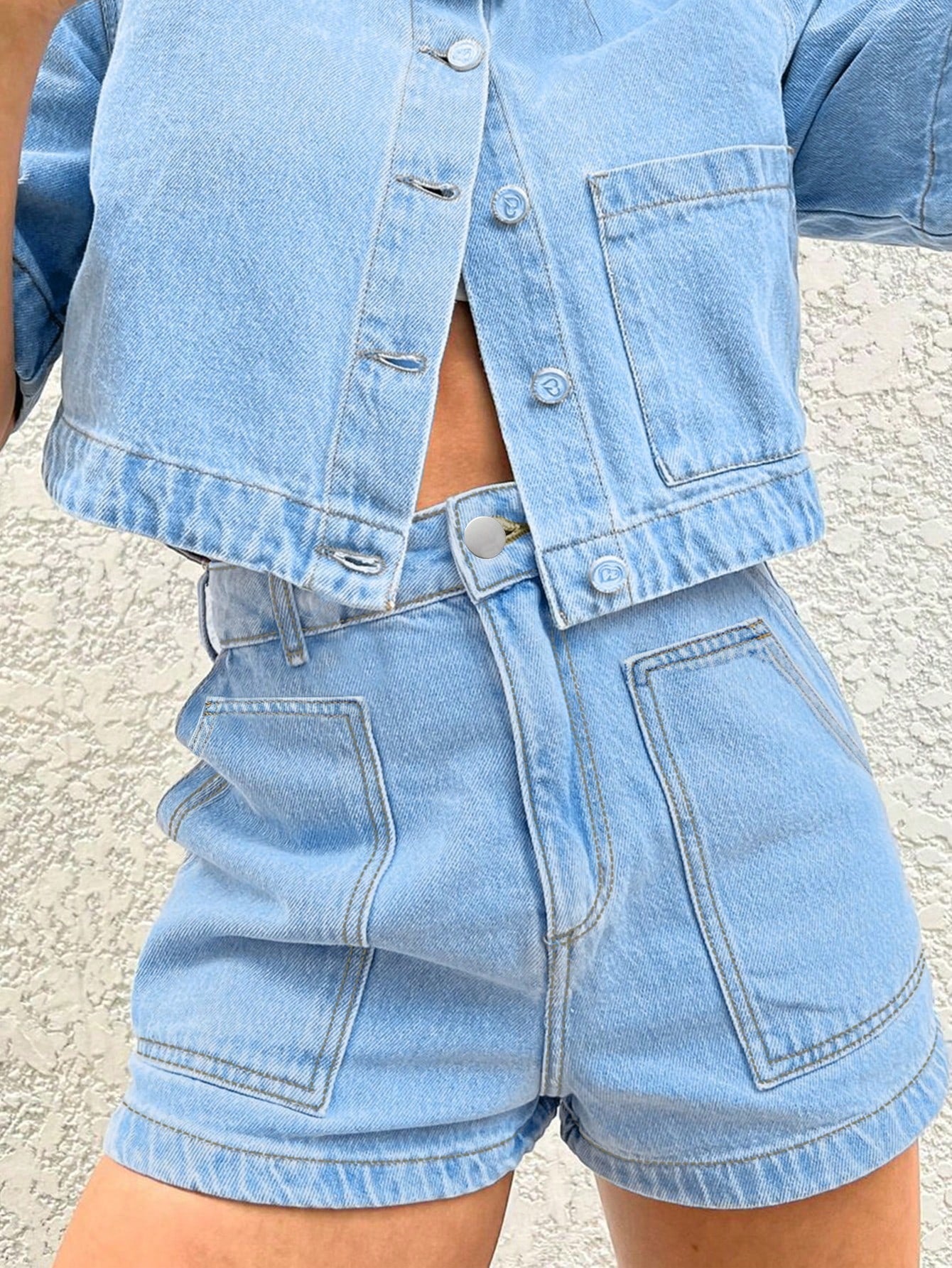 Dame cropped Denim-jakke og shorts sæt med praktiske lommer og figursyet snit Stilla