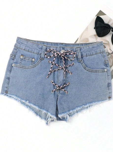 Dame Denim-shorts med snøredetalje og frynset søm Stilla