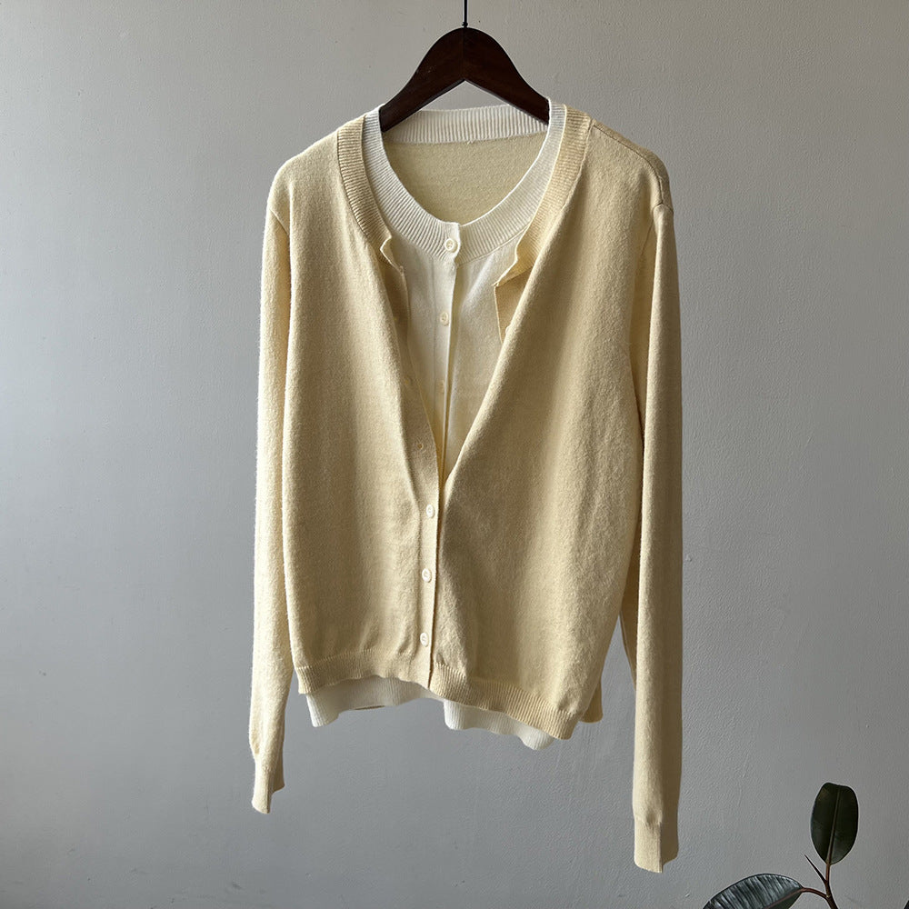 Dame afslappet cardigan lavet af fin strikkvalitet med knaplukning Stilla