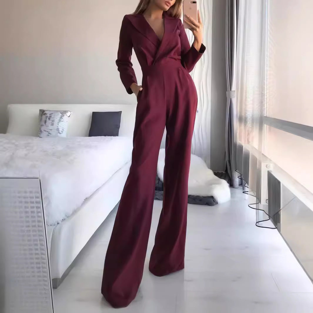 Dame jumpsuit i elegant businessstil med dyb V-hals og bredt ben Stilla