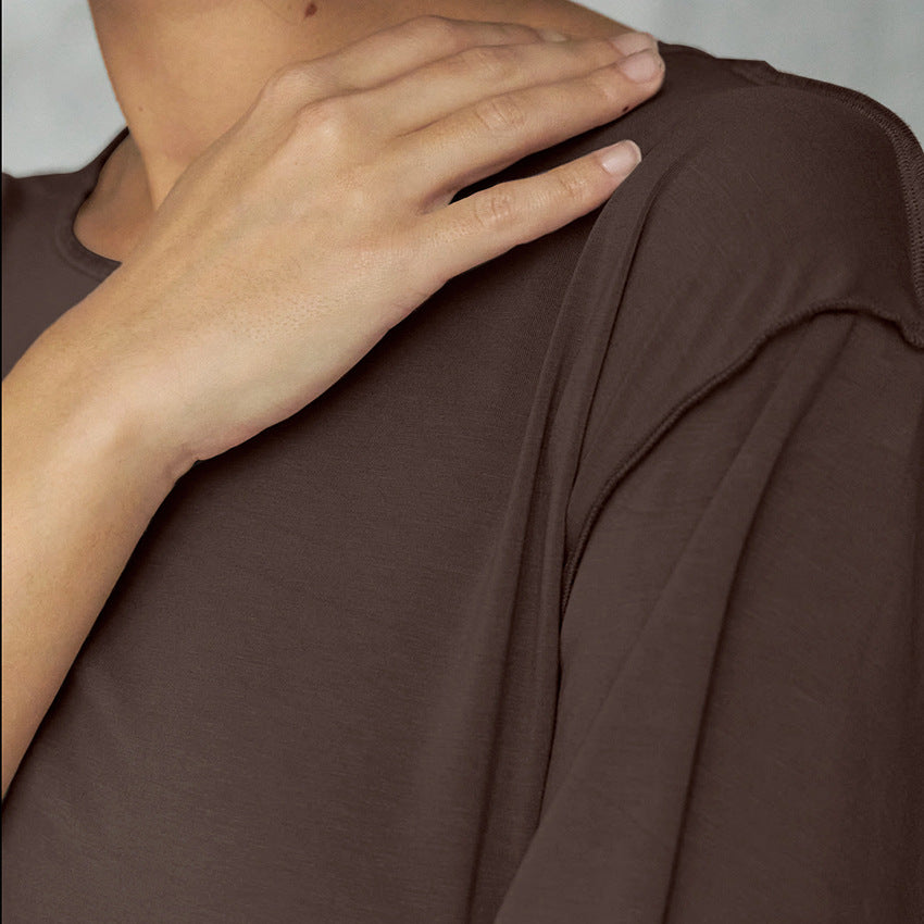 Dame afslappet pyjamas-sæt med elegant rund halsudskæring og høj talje Stilla