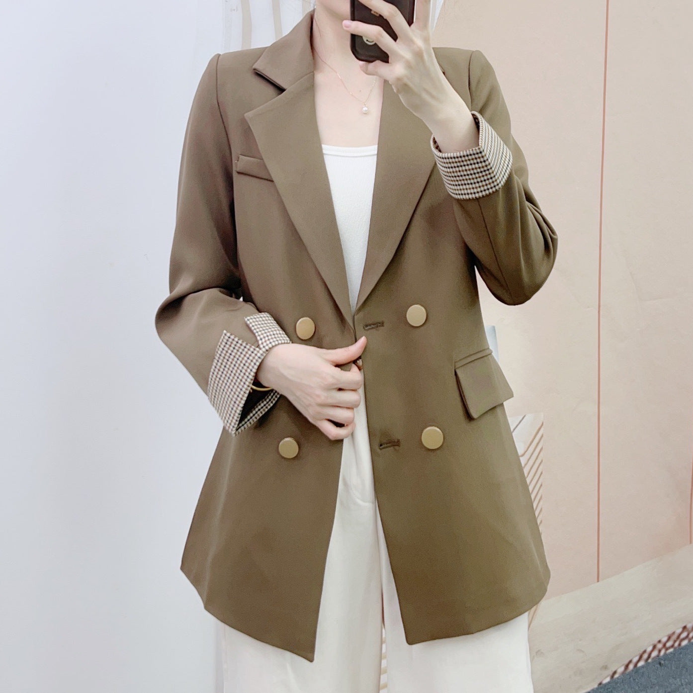 Dame elegant blazer med dobbelt række knapper og moderigtige applikationer Stilla