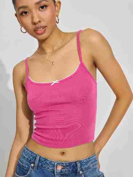 Dame Crop-Top med spidse stropper og raffineret detalje Stilla