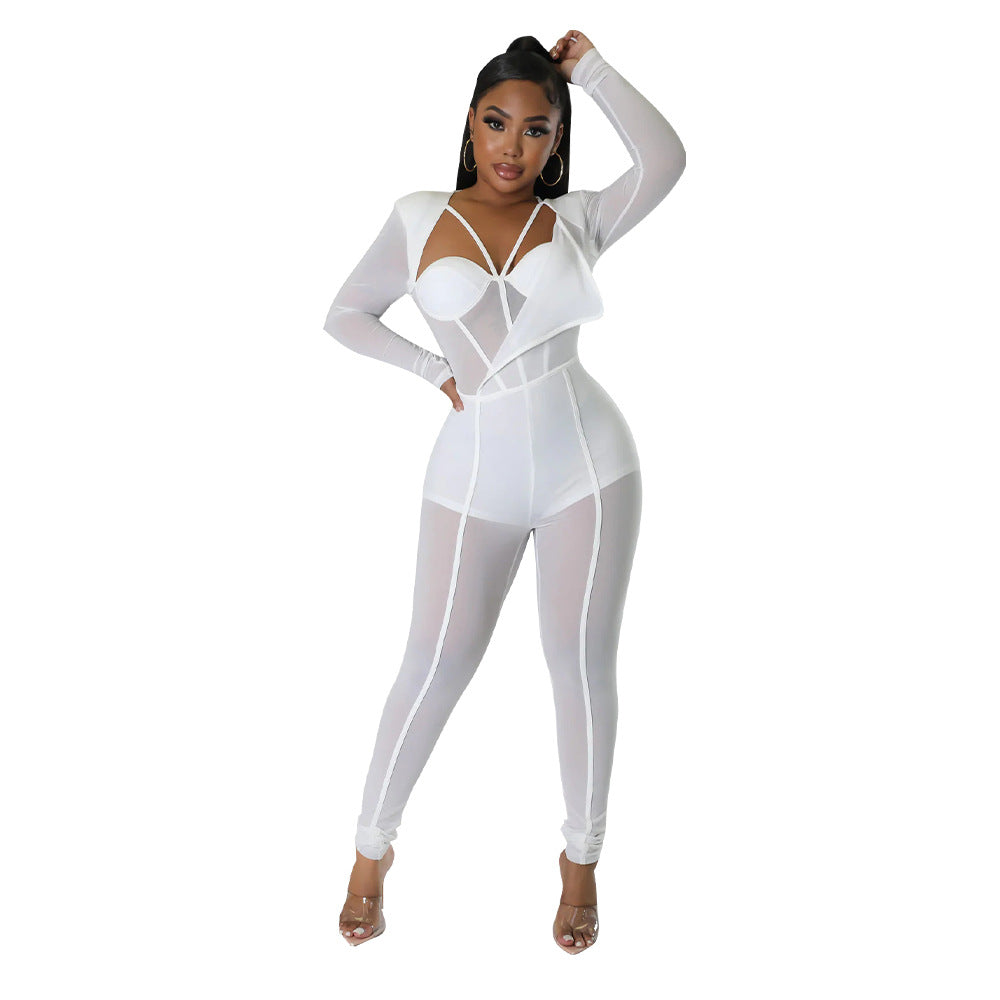 Dame figurtilpasset jumpsuit med innovative cut-out-designs og gennemsigtig stofstruktur Stilla